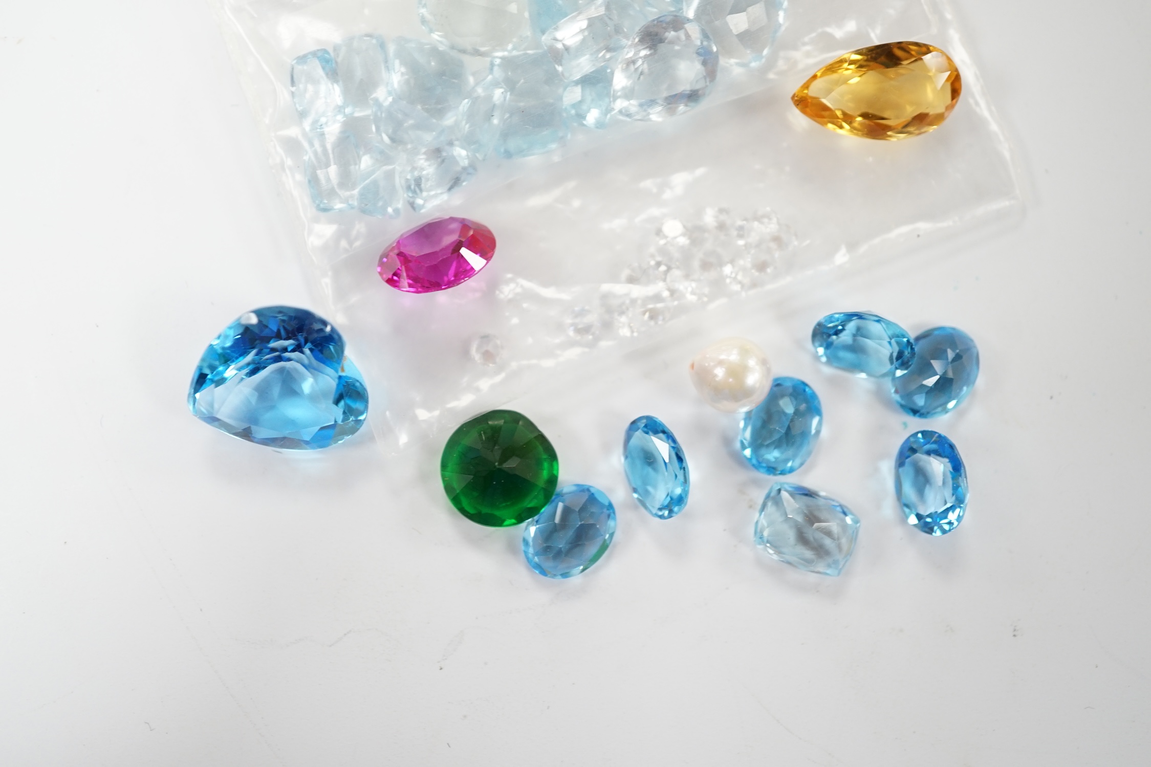 A small quantity of unmounted cut gemstones including diamonds and aquamarine. Fair condition.
